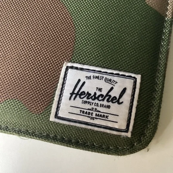 Herschel Cypress Sleeve in CAMI for IPAD mini - Picture 3 of 7